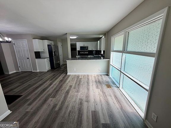 5th image of 3490 Primrose Pl