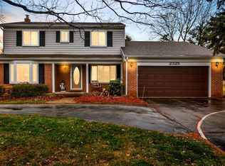 2325 Walnut Lake Rd, West Bloomfield, MI 48323