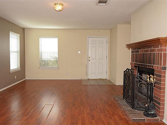 4th image of 318 Nicole Way