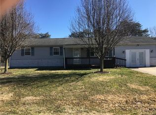 112 Oak Dr, Little Hocking, OH 45742