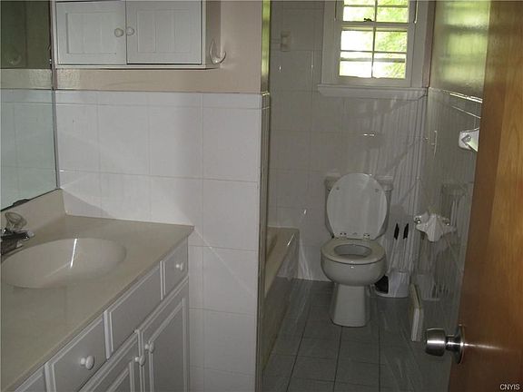 4th image of 318 Highland Ave