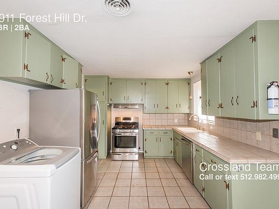 4th image of 1911 Forest Hill Dr