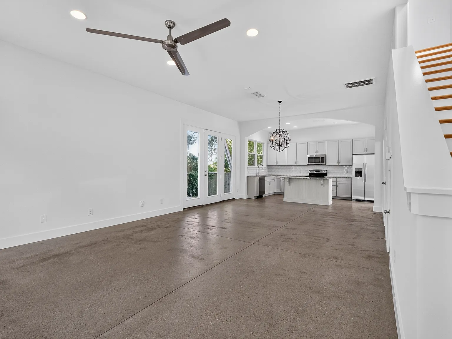 3 bed, 2.5 bath, 1650 sqft, $3,200 — Photo 3