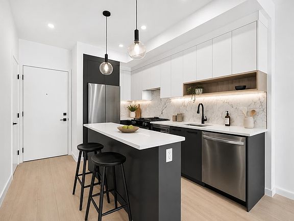 5th image of 6220 Gooseberry Dr #220