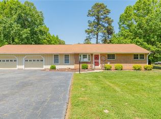 231 Valleyview Dr, Lexington, NC 27295