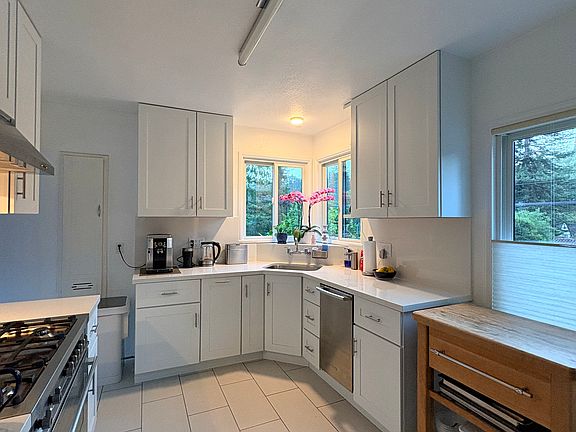 2nd image of 1428 Mountain Blvd