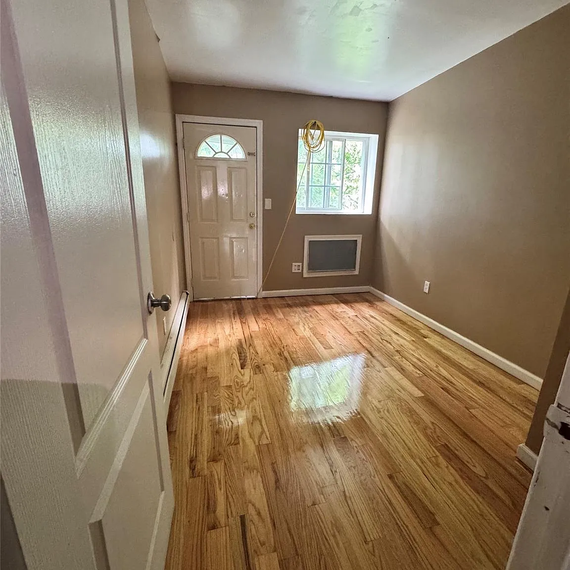 3 bed, 1.5 bath, 960 sqft, $3,000 — Photo 4