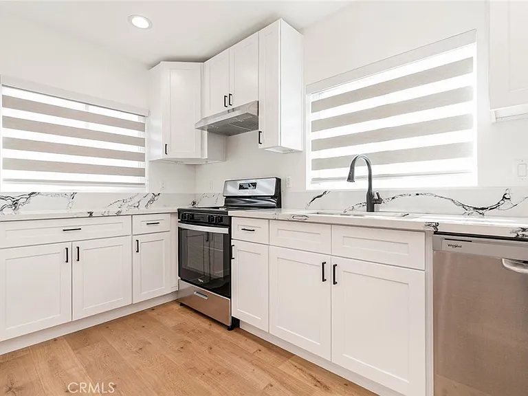 12340 Lull St — Photo 11