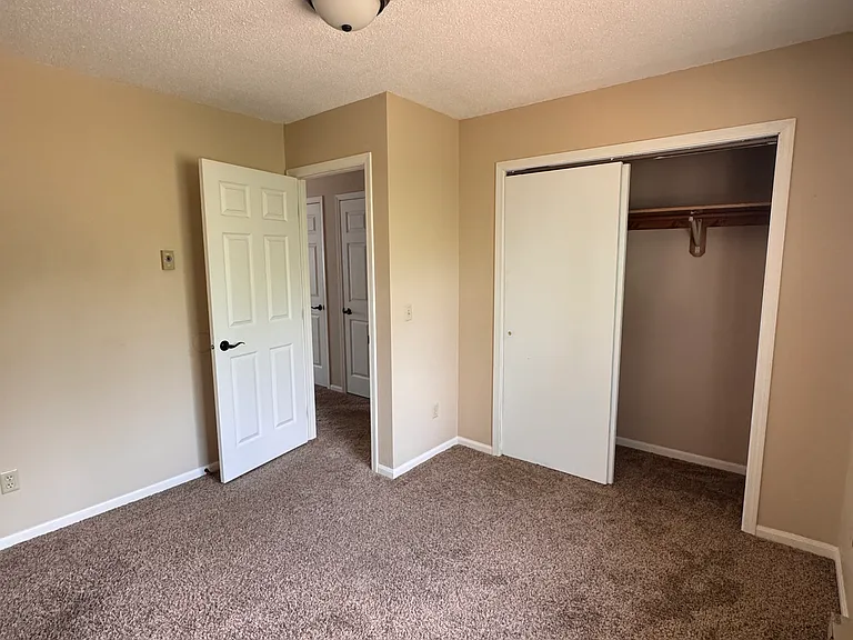 4002 Lakeview Dr #1 — Photo 5