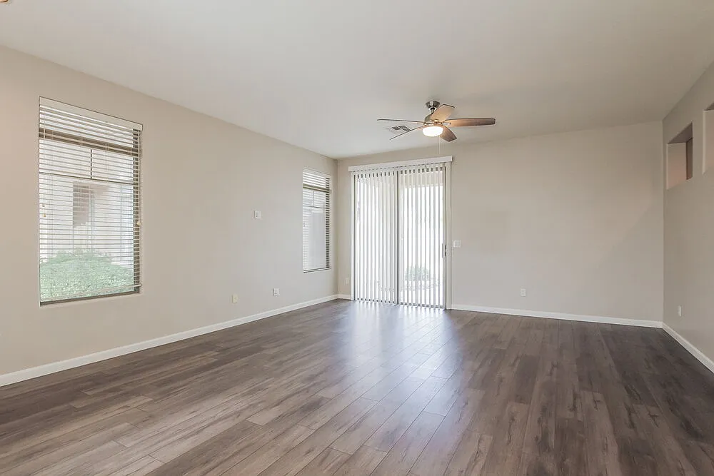 3 bed, 2.0 bath, 1422 sqft, $2,295 — Photo 3