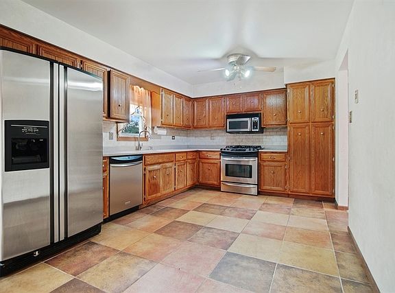 3rd image of 8025 Hillcrest Ln
