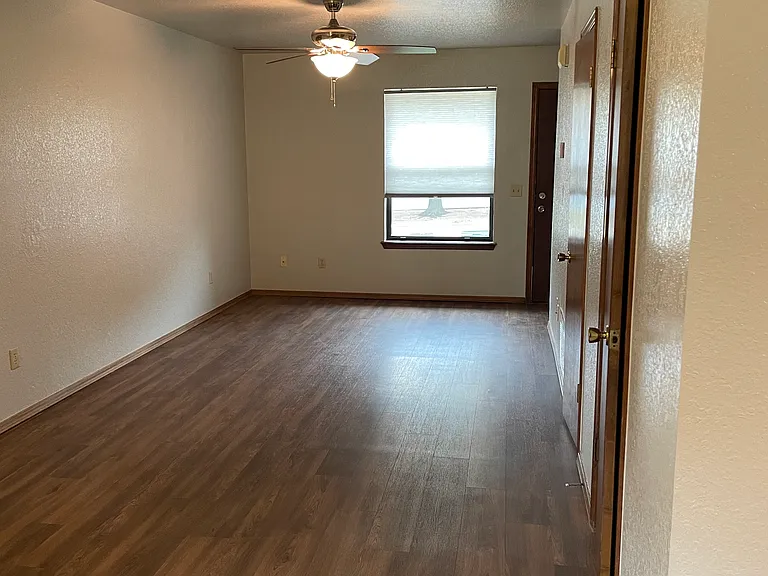 110 N Baumann Ave — Photo 4