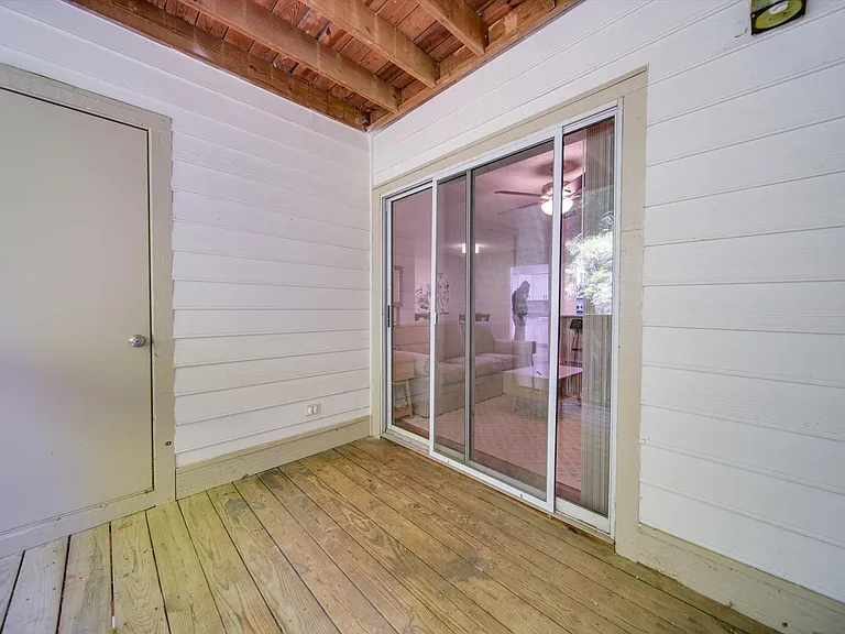 1052 Churchill Downs Ct #I — Photo 34