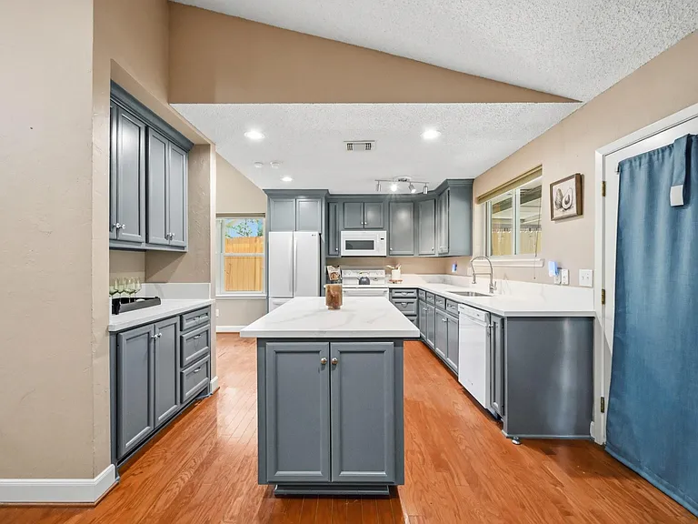 17511 Favor Bend Ct — Photo 20