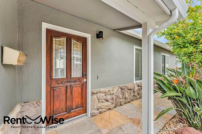 3 bed, 1.0 bath, 1240 sqft, $5,300 — Photo 3