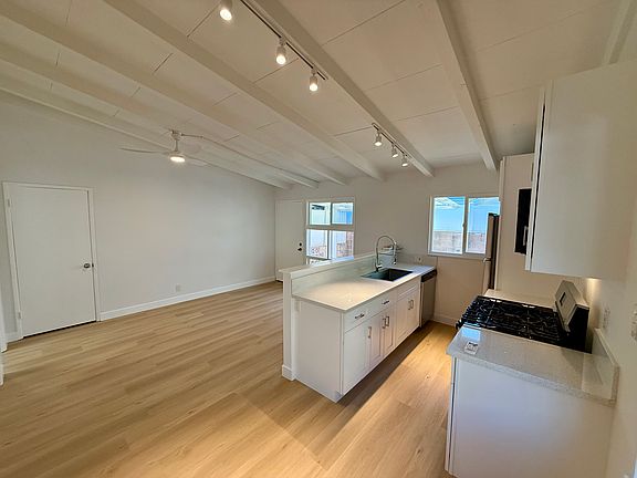4th image of 1116 E Doran St #A