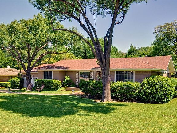 2nd image of 4205 Westmont Ct