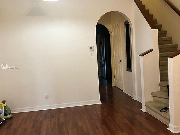 4th image of 636 NW 2nd Ave #636