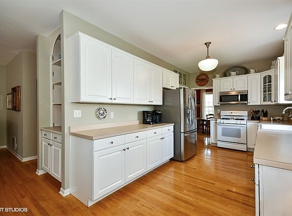 4th image of N302 Baker Dr