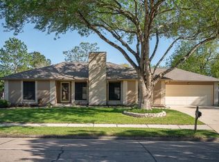 1312 Oak Hollow Dr, Friendswood, TX 77546