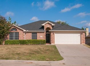 1611 McGarry Ln, Mansfield, TX 76063