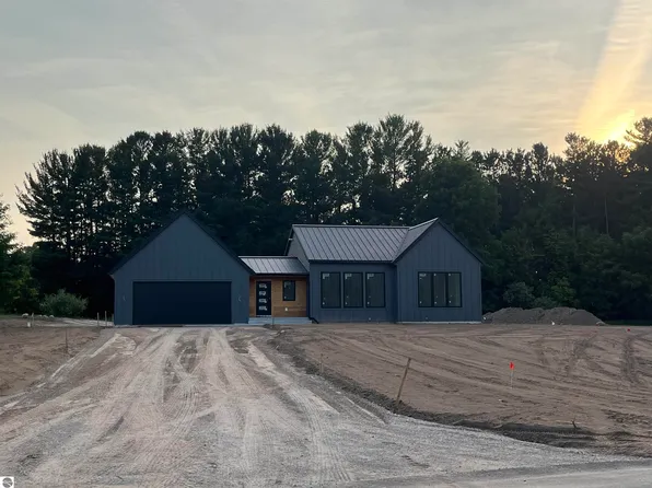 4107 Fireside Trl, Traverse City, MI 49685