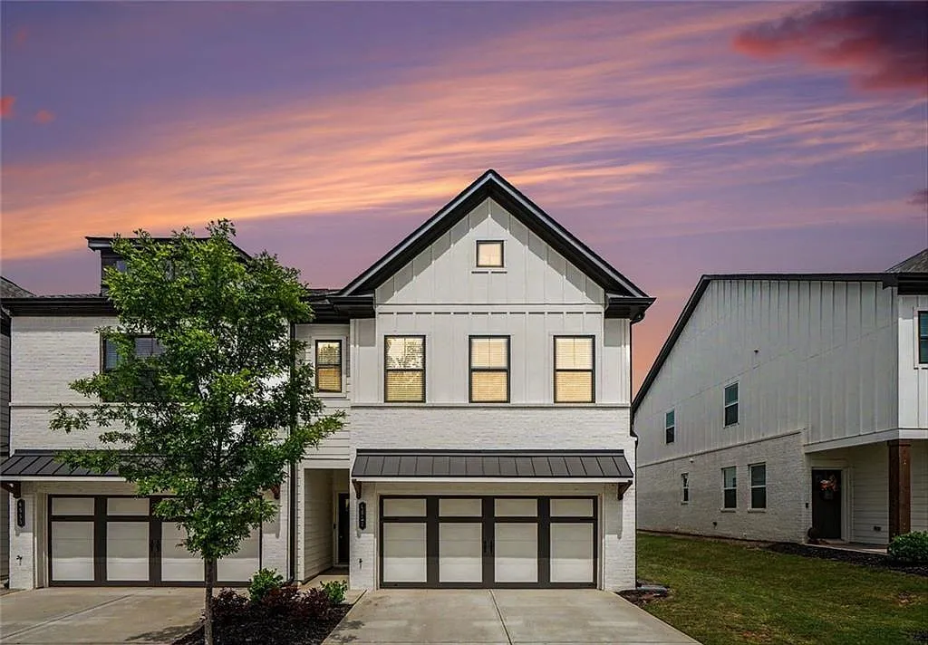 3 bed, 2.5 bath, 1850 sqft, $2,200 — Photo 1