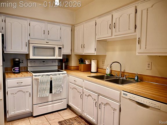 3rd image of 16285 Raleigh Square Dr