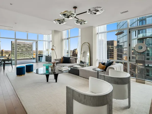 219 E 44th St, New York, NY 10017