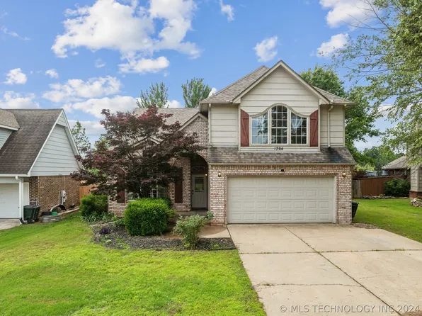 1704 N Fir Dr, Sand Springs, OK 74063