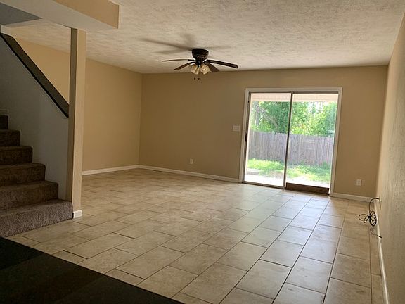 3rd image of 207 N Kimbrel Ave