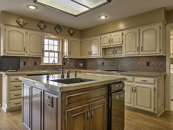 5th image of 11915 Ballentine St