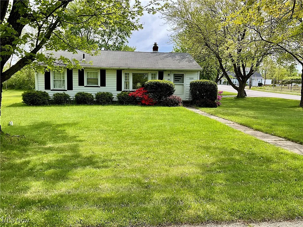 300 Denman Ave photo 1