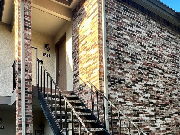 1013 Turtle Lake Blvd #220, Irving, TX 75060