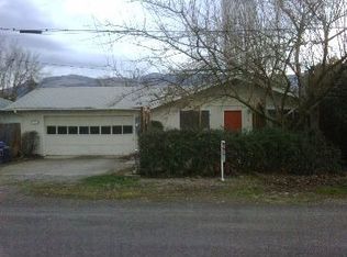 107 S 1st St, Talent, OR 97540