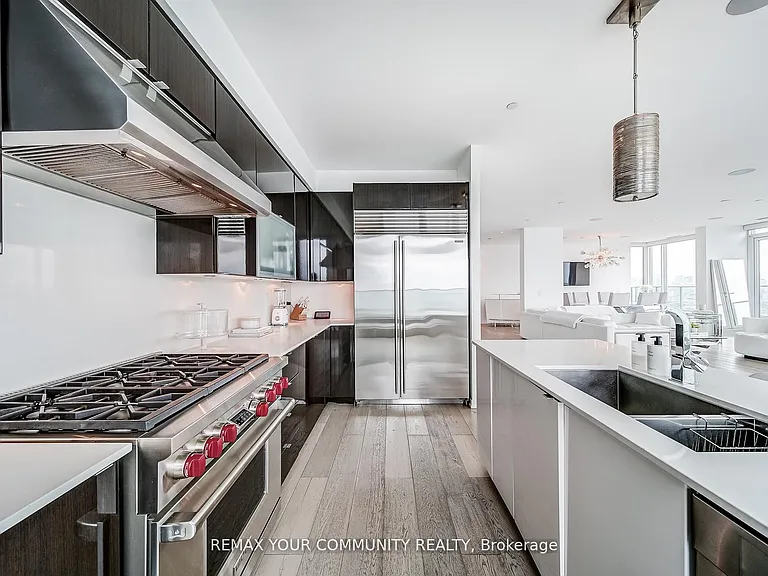 150 E Liberty St #Penthouse 2 — Photo 9