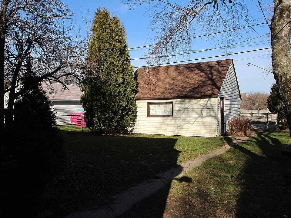 2nd image of 3158 N Dousman St