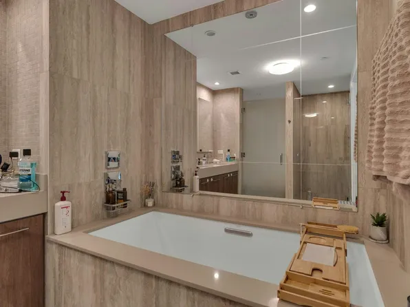 1200 Avenue At Port Imperial image 16 of 20