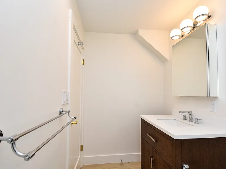 790 Duncan St — Photo 15