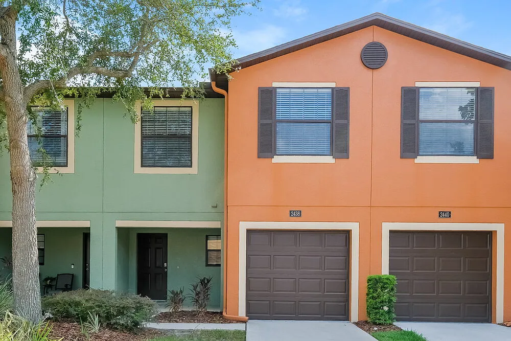 3 bed, 2.0 bath, 1558 sqft, $2,005 — Photo 1