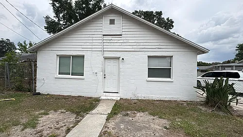 425 Avenue L NE Photo 1