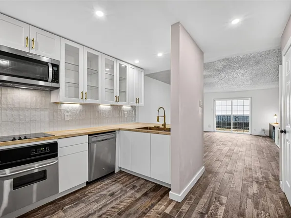 3131 SW Freeway #A12, Houston, TX 77204