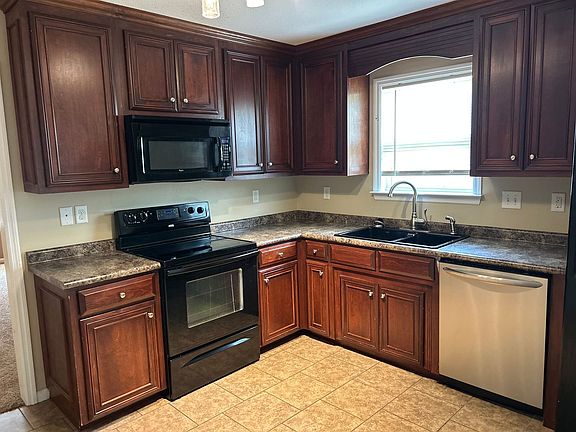 3rd image of 5257 Greyfield Cir