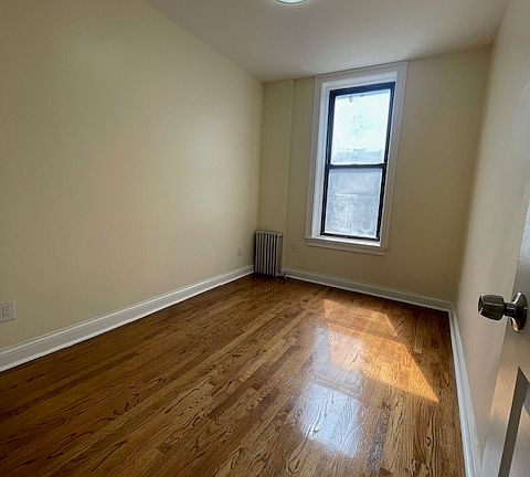 5th image of 127 19th St Unit 1