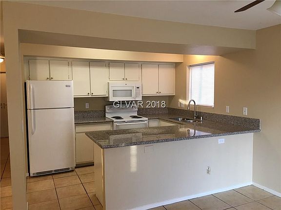 3rd image of 6228 Yerba Ln APT B