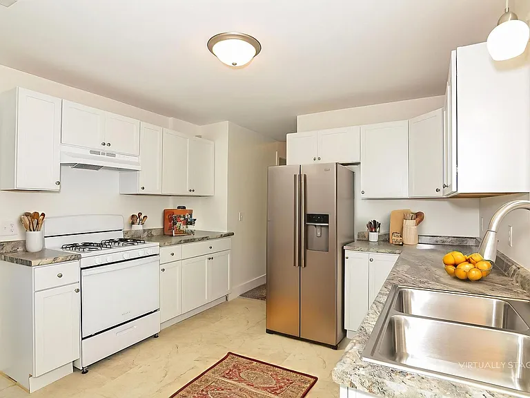 613 17th Ave NE — Photo 1