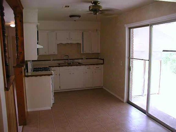 3rd image of 2121 Queensbury Road Moore #7