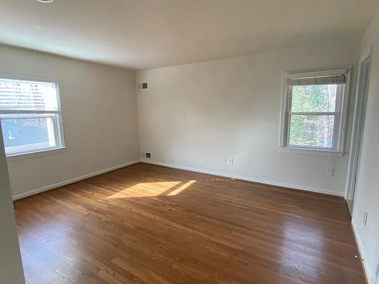 6915 Wilson Ln — Photo 12