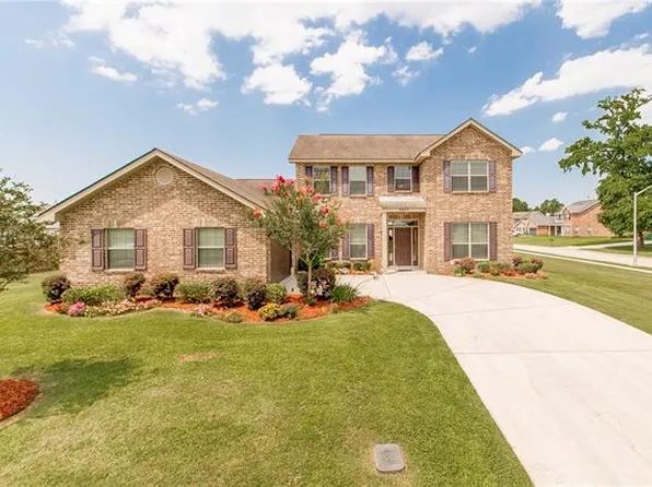 9501 Black Cherry Ln, Westwego, LA 70094