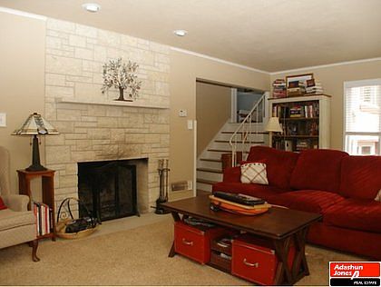 2nd image of 615 Guinette Ave